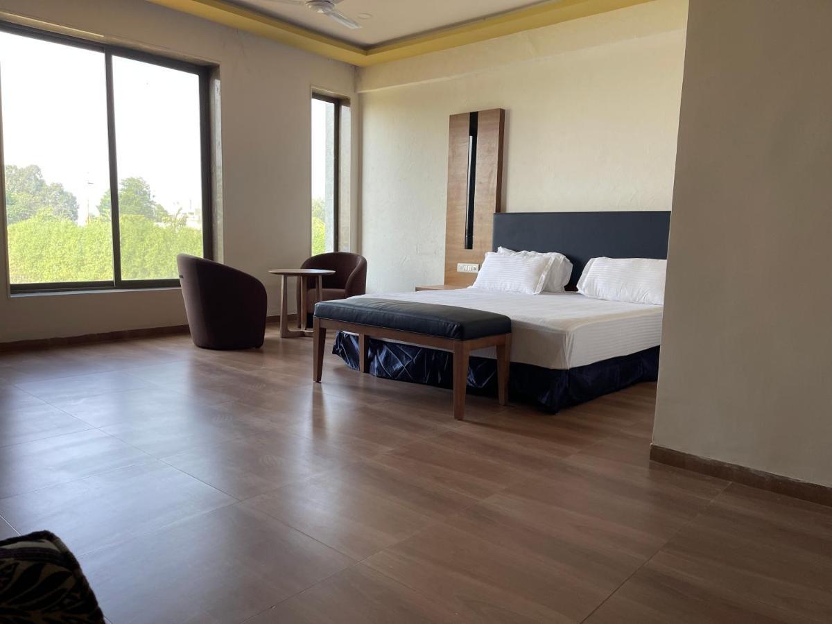 Himatnagar Heaven 7 Hotel & Resort מראה חיצוני תמונה